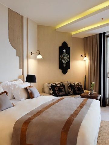 Gemütliches Zimmer mit modernem Design und Zugang zur Terrasse