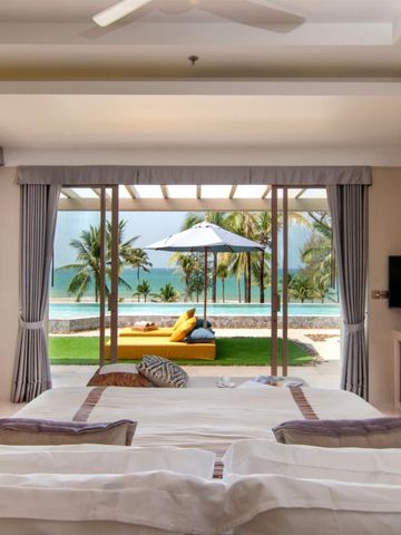 Luxuszimmer mit direktem Zugang zum Pool und fantastischem Meerblick