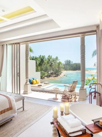 Exklusives Zimmer mit Badewanne und Meerblick vom privaten Balkon