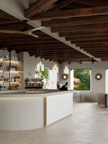 Moderne Hotelbar mit hölzernem Dach und weißen Barhockern