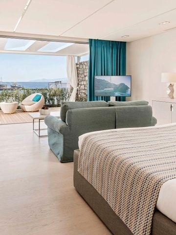 Modernes Zimmer mit Terrasse und Meerblick im Elounda Beach Hotel