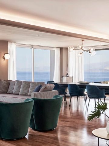 Eleganter Wohnbereich mit Panoramablick auf die Küste