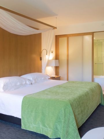Geräumiges Doppelzimmer mit modernem Design und heller Atmosphäre