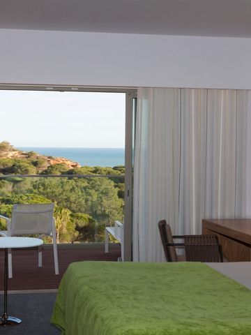 Hotelzimmer mit Meerblick und Balkon im Epic Sana Algarve