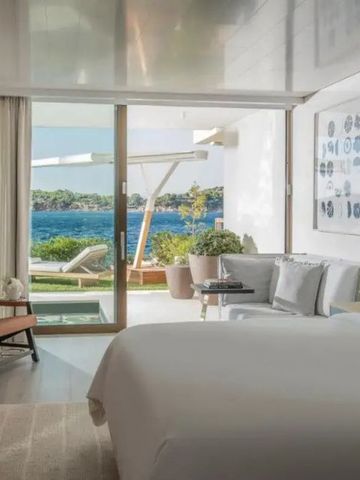 Luxussuite mit privater Terrasse, Sonnendeck und direktem Blick auf das Ägäische Meer
