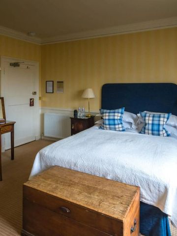 Elegantes Doppelzimmer mit klassischem Mobiliar
