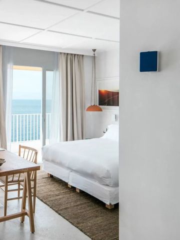 Helles Zimmer mit Meerblick und modernem Dekor
