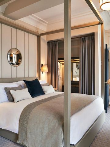 Geräumiges Zimmer mit eleganter Einrichtung im Kimpton Fitzroy London