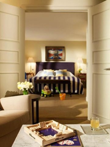 Luxuriöses Schlafzimmer mit eigenem Wohnbereich im Hotel Tresanton