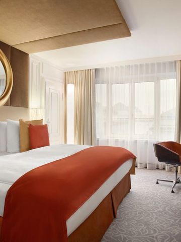 Komfortables Doppelzimmer mit warmen Farben und elegantem Design