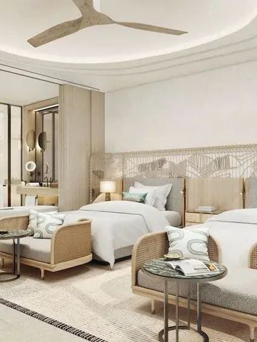 Geräumiges Zimmer mit zwei komfortablen Betten und elegantem Design