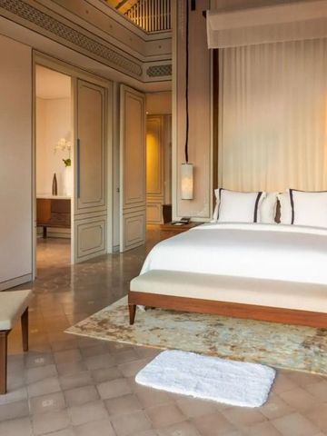 Elegantes Schlafzimmerdesign mit stimmungsvoller Beleuchtung im Jumeirah Bali