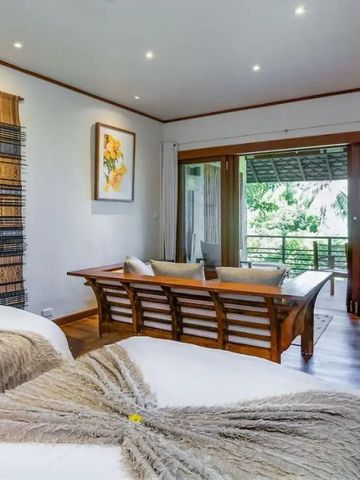Geräumige Suite mit Balkon und stilvoller Einrichtung