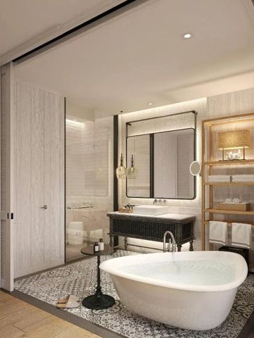 Luxuriöses Badezimmer mit freistehender Badewanne und dekorativen Elementen