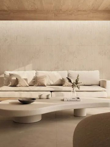 Elegantes Wohnzimmer mit stilvollem Sofa und moderner Dekoration