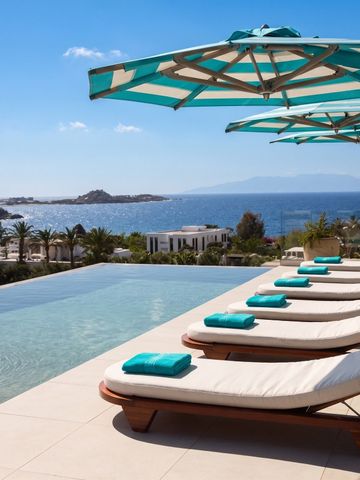 Infinity-Pool mit Liegestühlen und weitem Meerblick