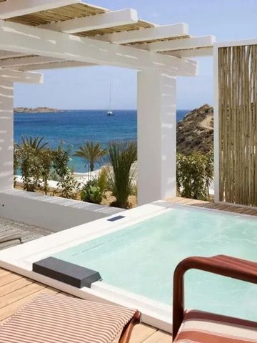 Privatpool auf einer Terrasse mit Meerblick