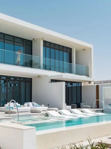 Luxusvilla mit privatem Pool und moderner Architektur