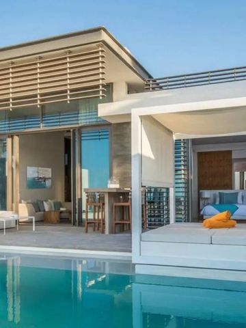 Elegante Villa mit privatem Pool und einladendem Loungebereich
