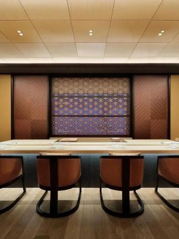 Eleganter Restaurantbereich mit stilvollem Design und modernen Möbeln
