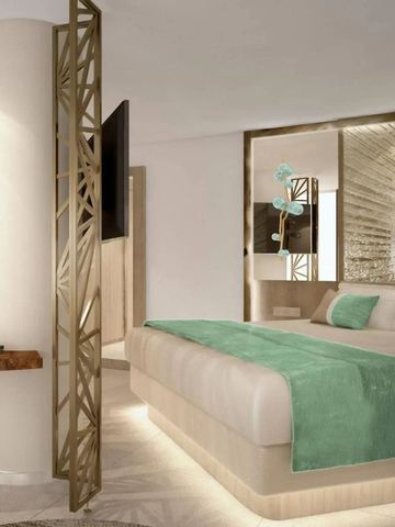 Luxuriöses Zimmer im Nobu Hotel Ibiza Bay mit dekorativen Akzenten und grüner Decke