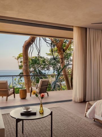 Luxuriöse Suite mit Meerblick und privatem Balkon