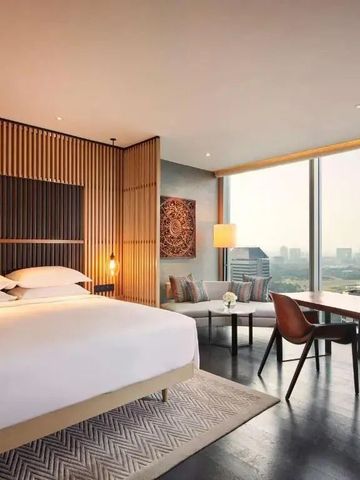Exklusives Zimmer im Park Hyatt Jakarta mit halbhohem Panoramafenster