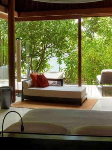 Villa mit Blick auf die tropische Natur im Park Hyatt Maldives Hadahaa