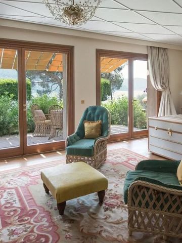 Helles Schlafzimmer mit direktem Zugang zur privaten Terrasse