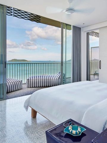Zimmer mit Panoramablick auf das Meer und privatem Balkon