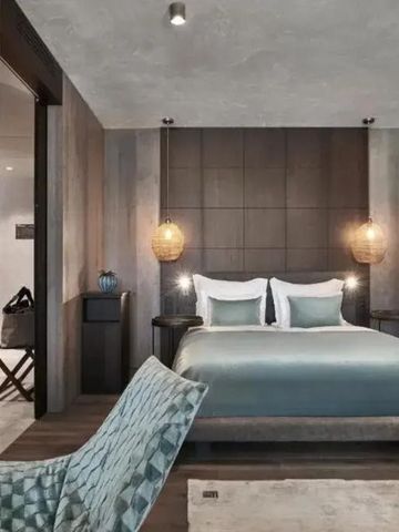Elegantes Hotelzimmer mit modernem Design und luxuriösen Annehmlichkeiten