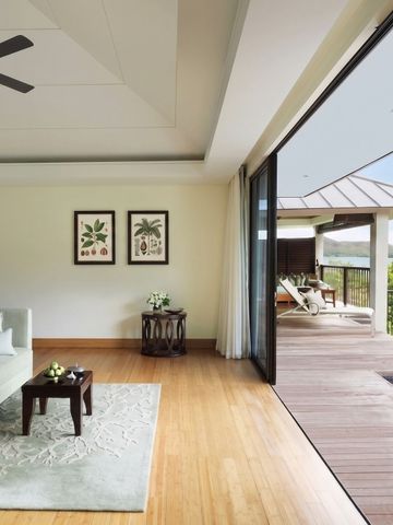 Offenes Zimmer mit Terrasse und Naturblick im Raffles Seychelles