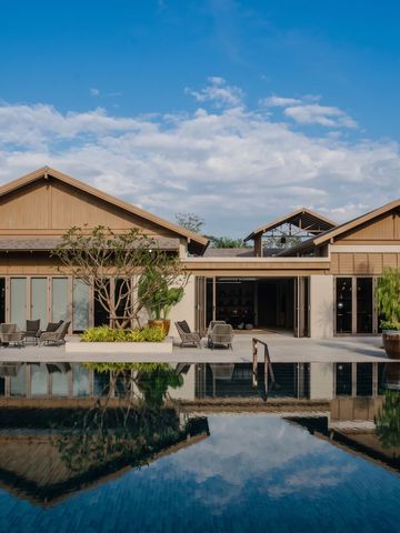 Luxuriöse Villa mit Pool und weitläufiger Terrasse