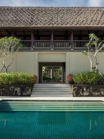 Villa mit privatem Pool und traditionellem balinesischem Dach