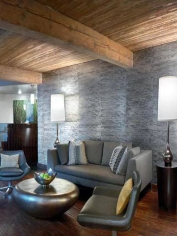 Stilvolle Lounge mit moderner Einrichtung und eleganten Möbeln
