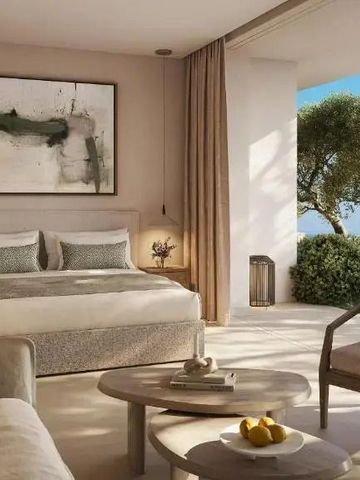 Schlafzimmer mit moderner Einrichtung und großem Fenster