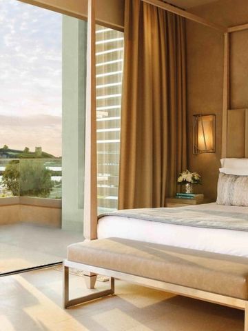 Luxuriöses Zimmer mit Seeblick und stilvollem Interior