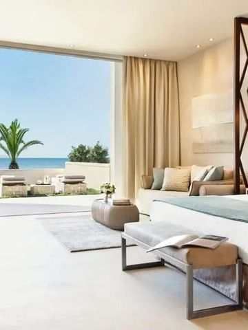 Großzügiges Zimmer im SANI Dunes mit Terrasse und Meeresblick