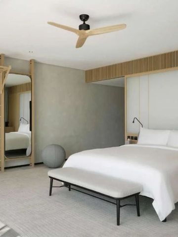 Elegantes Zimmer im SIRO One Za’abeel Dubai mit modernem Design und komfortablem Bett.