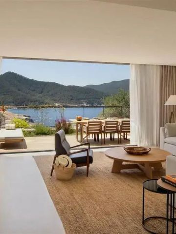 Wohnzimmer mit Terrasse und Meerblick im Six Senses Ibiza