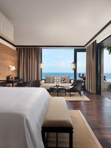 Geräumige Suite mit Meerblick und privatem Balkon