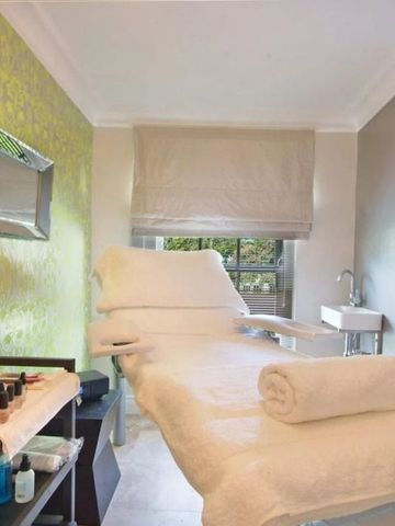 Wellnessraum im Hotel mit moderner Ausstattung und entspannendem Ambiente