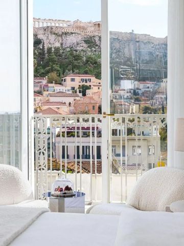 Luxuriöses Zimmer mit Blick auf die Akropolis und moderne Einrichtung