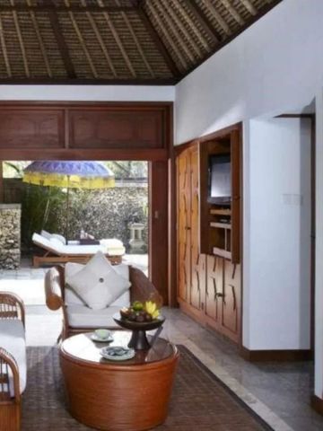 Suite mit traditionellem balinesischen Design und Zugang zum Außenbereich