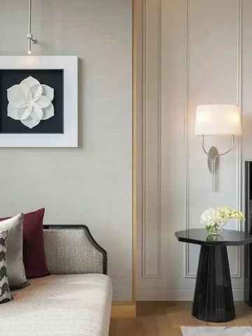 Gemütliches Sitzbereich in einem modernen Zimmer