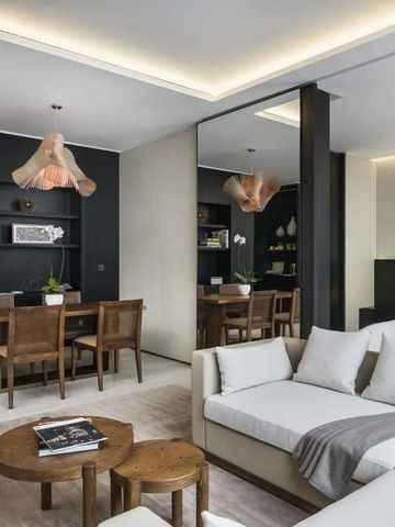 Geräumige Suite mit Essbereich und stilvollem Interieur
