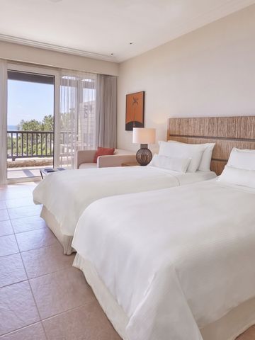 Zweibettzimmer mit Balkon und modernem Design