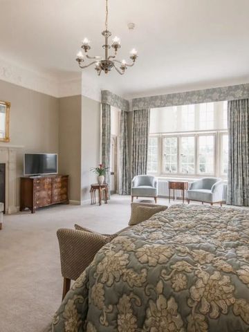 Luxuriöse Suite im Tylney Hall Hotel mit Blick auf den Garten