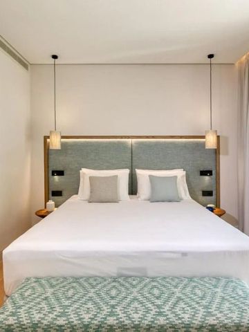 Elegantes Hotelzimmer mit Akzentbeleuchtung