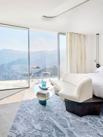 Luxuriöses Zimmer mit Terrasse und Panoramablick